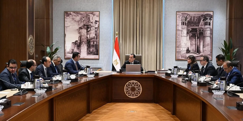 رئيس الوزراء يتابع عددا من ملفات العمل مع وزير الإسكان
