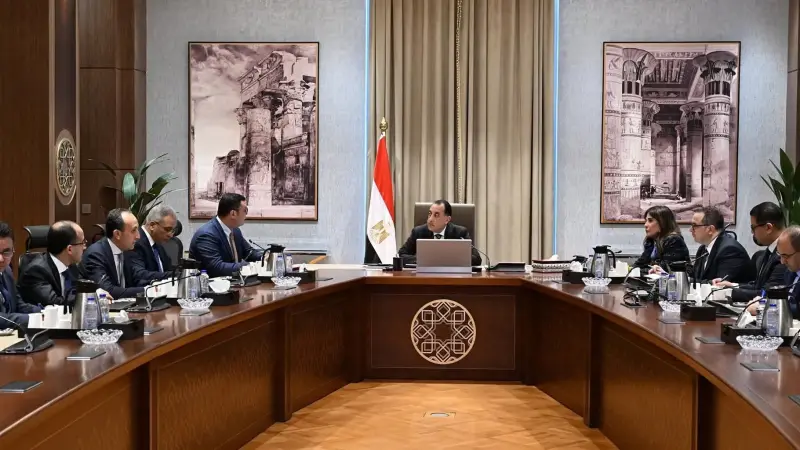 رئيس الوزراء يتابع عددا من ملفات العمل مع وزير الإسكان
