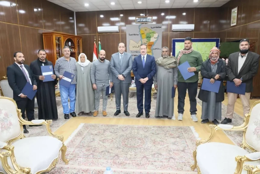 محافظ المنوفية يواصل تسليم عقود تقنين جديدة لأراضي أملاك الدولة