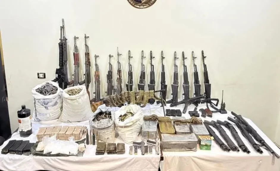 الداخلية:مصرع عنصر إجرامي شديد الخطورة بحوزتهم أسلحة ومواد مخدرة بأسوان