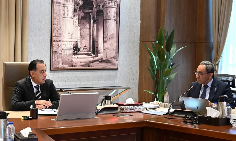 رئيس الوزراء يتابع مع محافظ قنا الموقف التنفيذي لعدد من المشروعات التنموية والخدمية