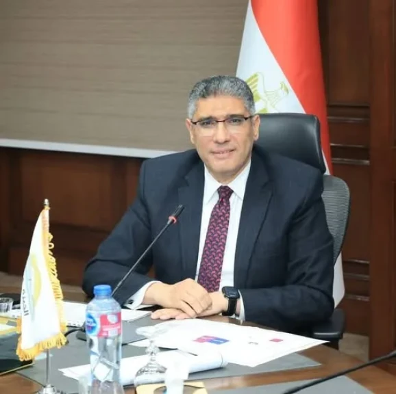 محافظ الجيزة يعقد اللقاء الأسبوعي لبحث شكاوى مواطني الحوامدية ومنشأة القناطر وجنوب الجيزة والدقي