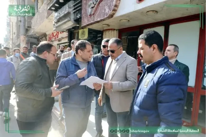 محافظ الشرقية يقود حملة مكبرة لرفع كافة الإشغالات والتندات وفصل الوصلات الكهربائية المخالفة بشارع البوسطة بالزقازيق