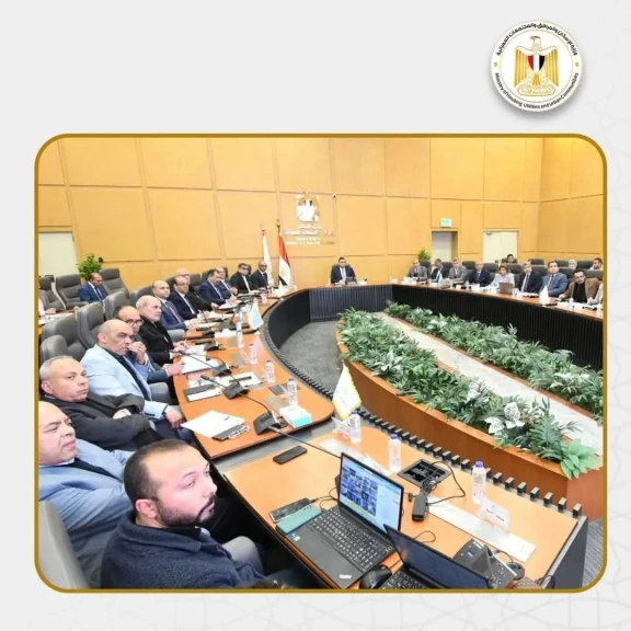 وزير الإسكان يتابع الموقف التنفيذي لمشروعات حياة كريمة لتطوير قرى الريف المصري