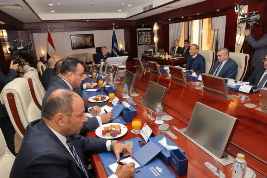 الفريق أسامة ربيع: ”مؤشرات إيجابية تبشر بتعافي حركة الملاحة بالقناة خلال الفترة المُقبلة”