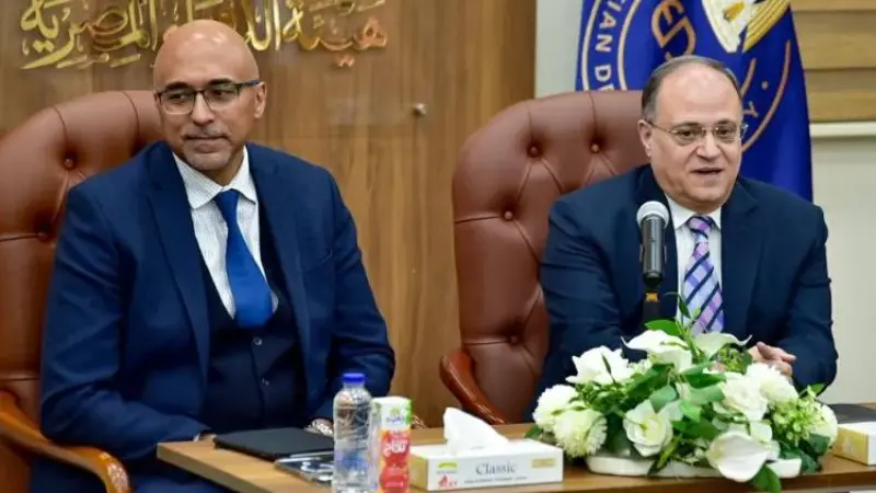 هيئة الدواء تبحث مع ممثلي النقابة توضيح تنظيم نشاط تركيب المستحضرات الصيدلية