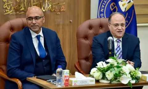 هيئة الدواء تبحث مع ممثلي النقابة توضيح تنظيم نشاط تركيب المستحضرات الصيدلية