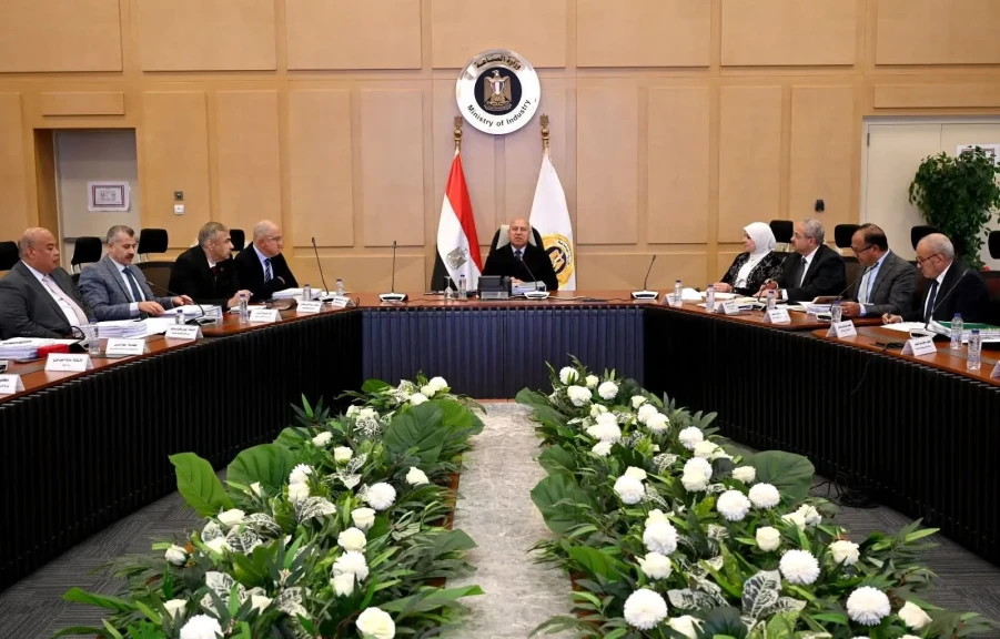 وزير الصناعة يترأس اجتماع مجلس إدارة مركز تحديث الصناعة