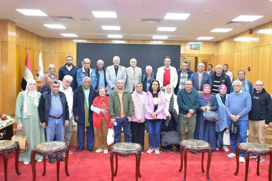 رئيس الوزراء يستعرض جهود تعظيم الاستفادة من الخامات التعدينية والمحجرية