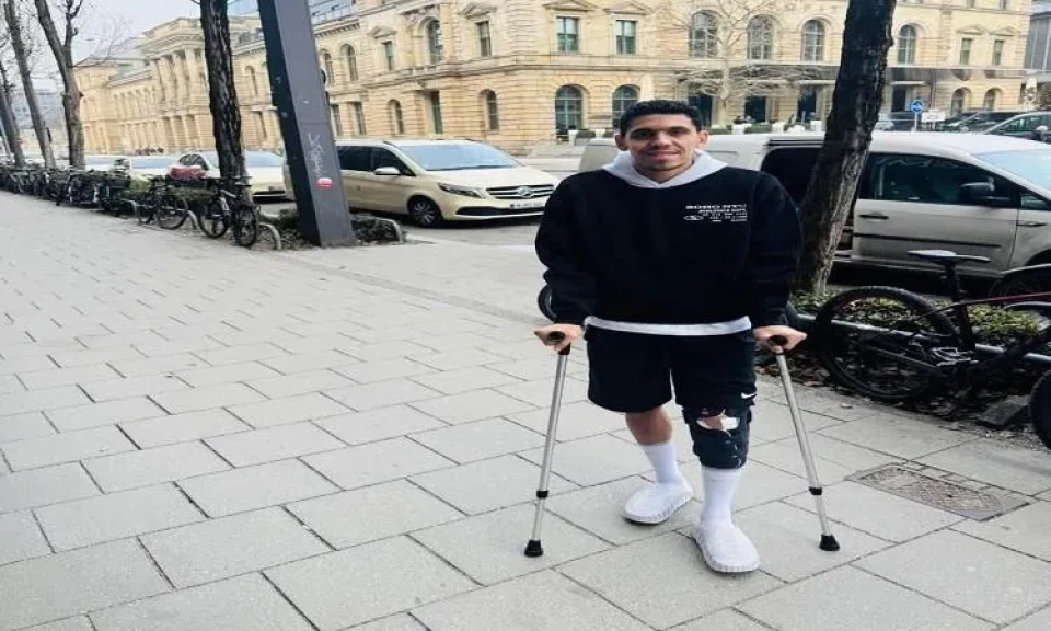 بعد جراحة الرباط الصليبي محمد حمدي يعود إلى القاهرة