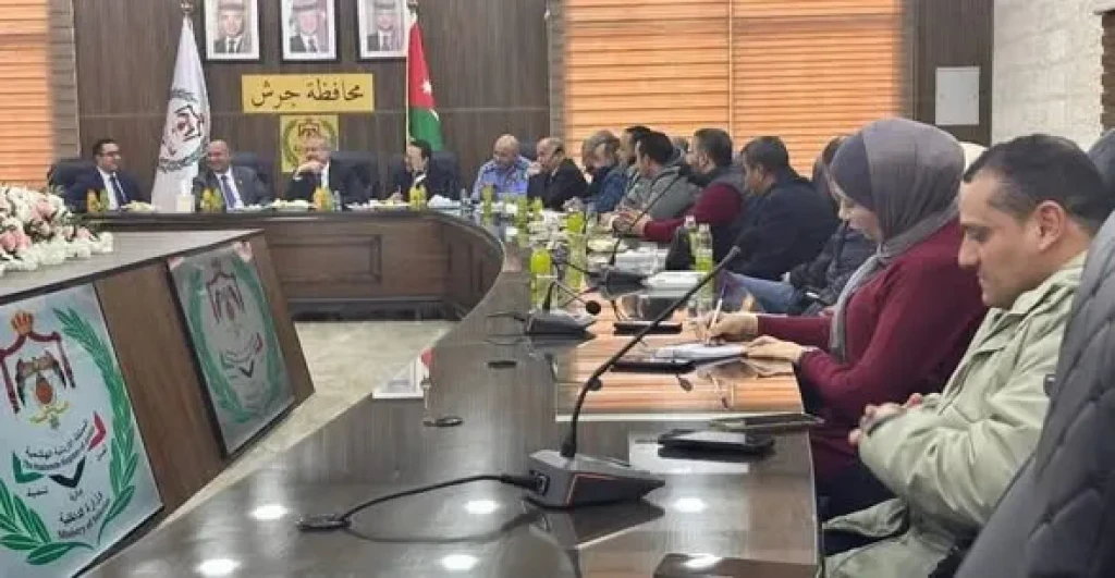 السفير المصري بالأردن يعقد لقاءً موسعًا مع الجالية بجرش لمتابعة أوضاعهم