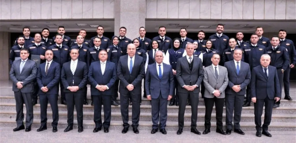 وزير الطيران المدني يشهد تخرج دفعة جديدة من البرنامج المتكامل لمعلومات الطيران بكلية المراقبة الجوية