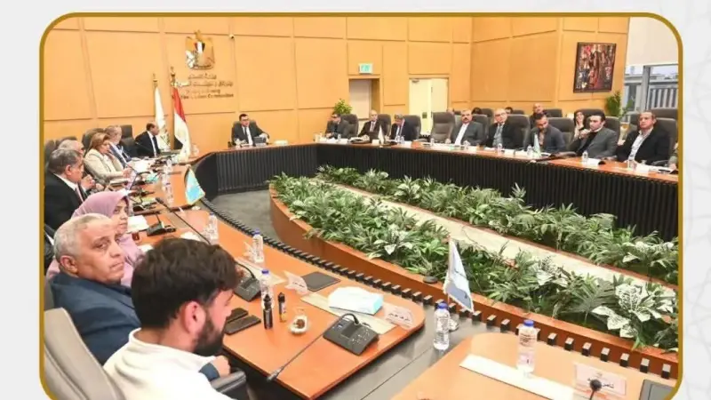 وزير الإسكان يعقد اجتماعاً لمتابعة الموقف التنفيذي لمشروع حدائق تلال الفسطاط