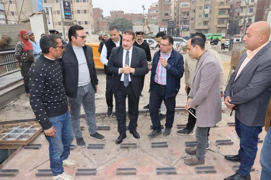 محافظ المنوفية يتفقد أعمال وضع الطبقة السطحية الأسمنتية بكوبري مبارك بشبين الكوم