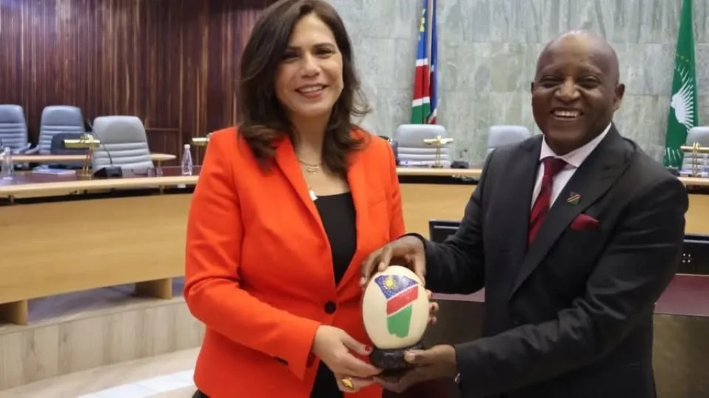 السفيرة المصرية لدى ناميبيا تلتقي برئيس الوزراء الناميبي