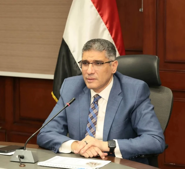 محافظ الجيزة: ضبط 40 مخالفة لسائقي السرفيس لتقسيم خطوط السير