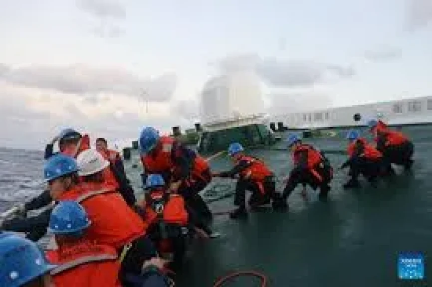 فرق الإنقاذ الصينية: انتشال 17 بحاراً فلبينياً غرقت سفينتهم في بحر الصين الجنوبي