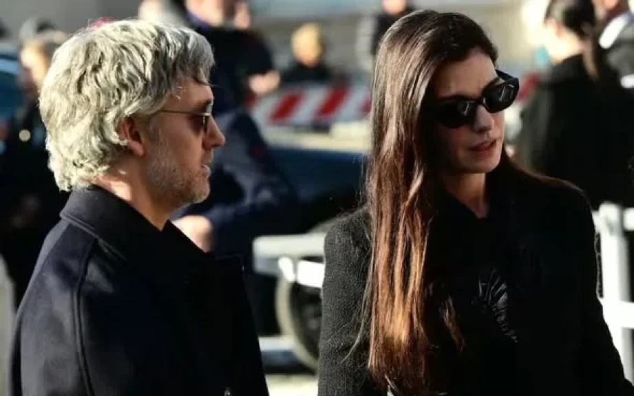 إيطاليا تودع أيقونة الأزياء العالمي ”فالنتينو جارافاني” بجنازة مهيبة بروما