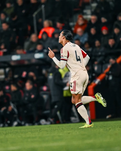 ليفربول يتعرض لهزيمة متأخرة 3-2 أمام بورنموث