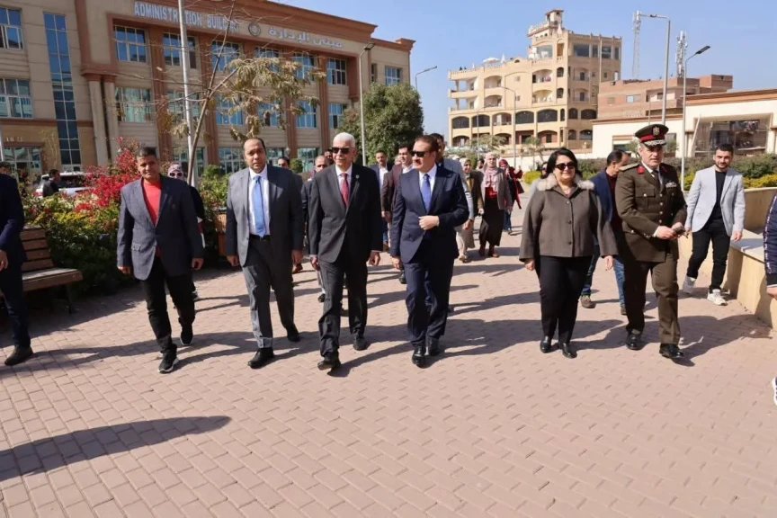 محافظ المنوفية ورئيس الجامعة يتفقدان فعاليات الدورة التدريبية العسكرية الــ  51  بالجامعة الأهلية