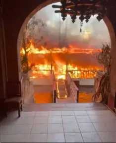 محافظ أسوان يتابع إجراءات السيطرة على حريق إندلع بعوامة