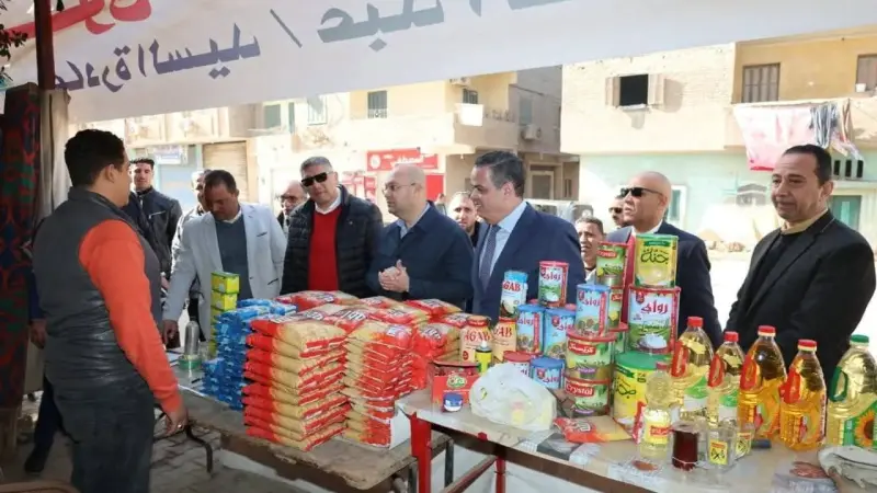 محافظ الجيزة يتفقد سوق ”اليوم الواحد” بالحوامدية لتوفير السلع بأسعار مناسبة