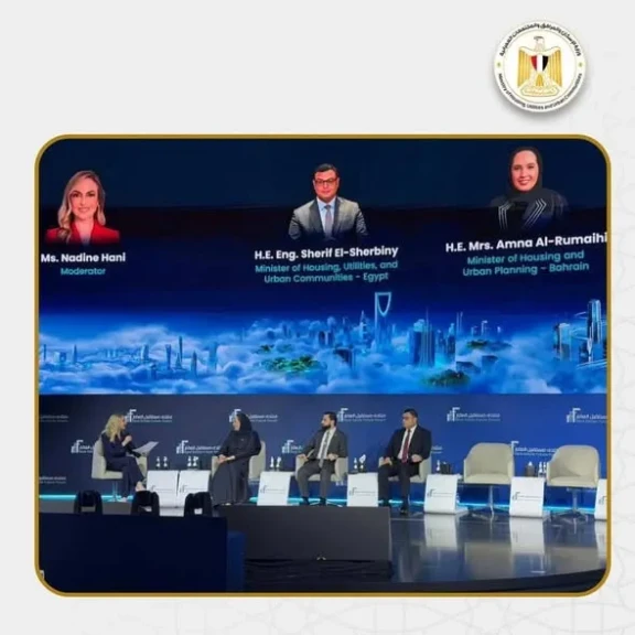 وزير الإسكان يستعرض رؤية مصر وتجربة التنمية العمرانية في جلسة حوارية بمنتدى ”مستقبل العقار 2026