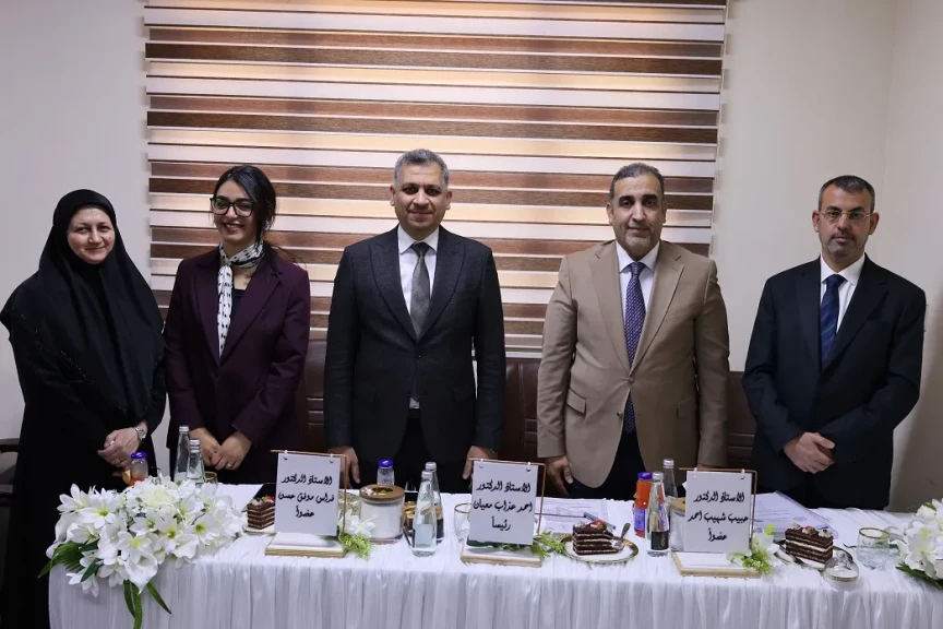 مناقشة بحث بورد في كلية طب المستنصرية ببغداد حول مقارنة تقنية خياطة الحاجز الأنفي مقابل حشوة الأنف بعد عملية تقويم الحاجز الأنفي