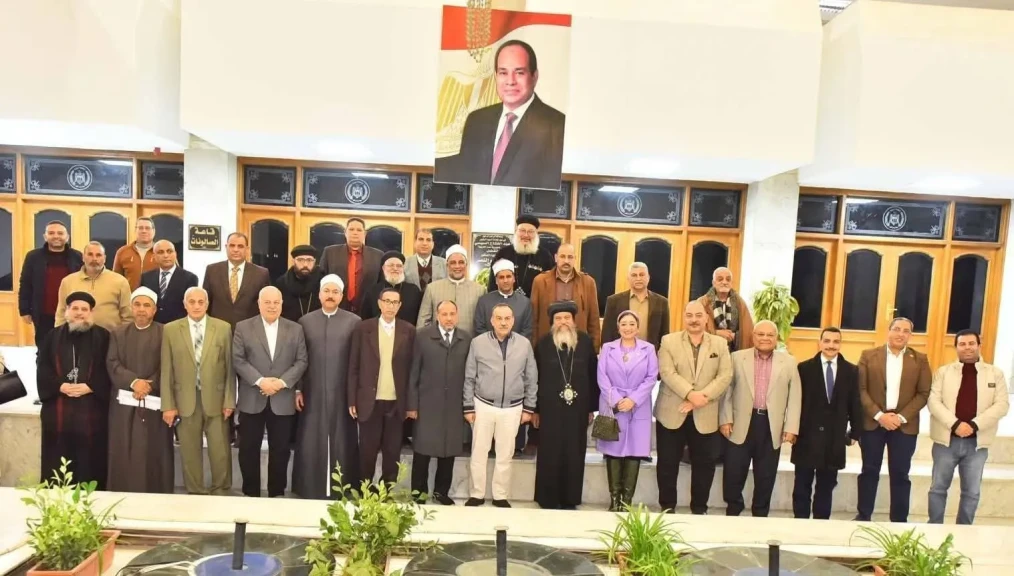 نائب رئيس جامعة الأزهر للوجه القبلي يشارك في اجتماع بيت العائلة المصرية