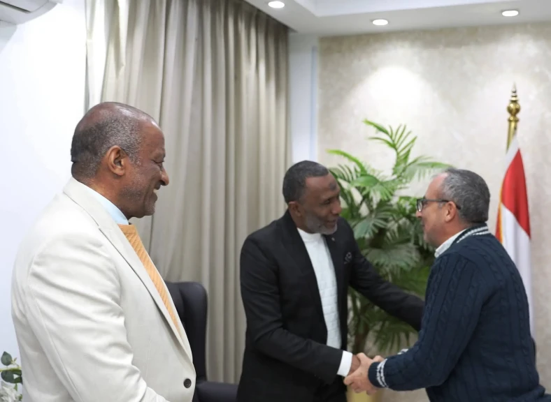 وفد الجمعيات والأندية النوبية يهنئ محافظ أسوان بجوائز التميز الحكومى