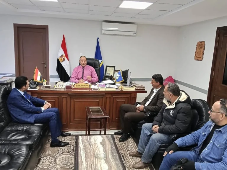 رئيس الوحدة المحلية يتابع منظومة خدمة المواطنين ويبحث عددًا من الملفات الحيوية