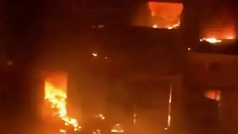 حريق ضخم يضرب منشية الزرايب بمنشاة ناصر .. ومحاولات مكثفة للسيطرة عليه