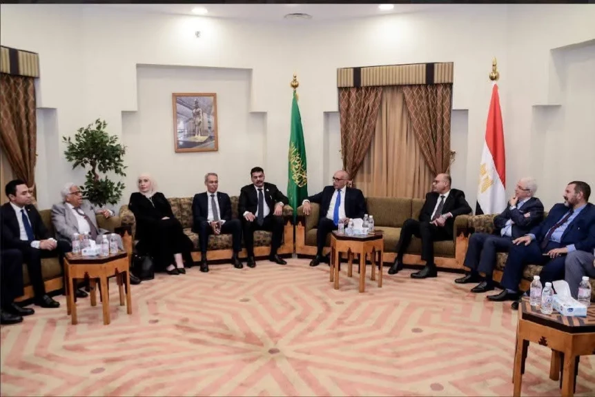 وزير العمل يعقد لقاءً مع ممثلي الجالية المصرية والمستثمرين بمقر القنصلية المصرية في جدة