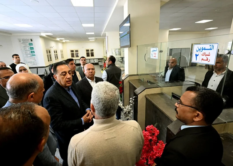 رئيس الوزراء يتفقد سير العمل والخدمات المقدمة للمواطنين بالمركز التكنولوجي بقرية ”تونا الجبل” بمحافظة المنيا