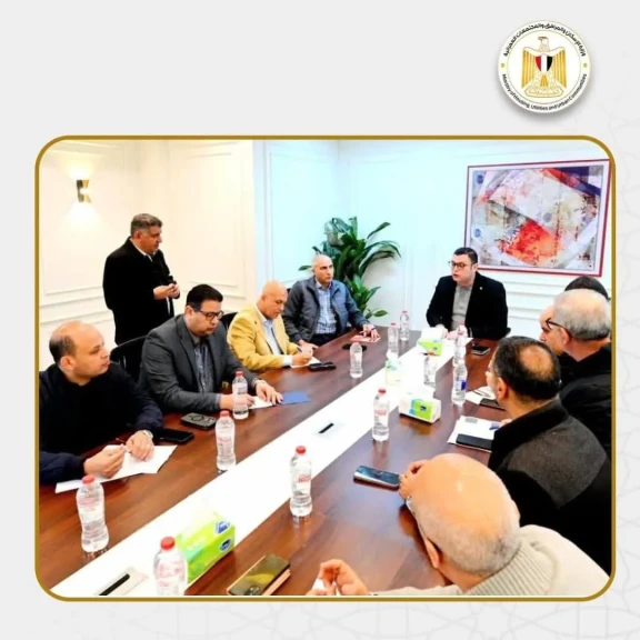 وزير الإسكان يعقد اجتماعا بمقر جهاز مدينة حدائق أكتوبر