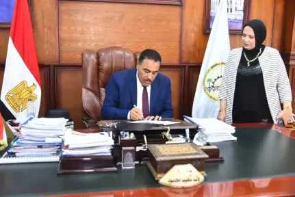 محافظ مطروح يعتمد نتيجة الفصل الدراسي الأول للشهادة الإعدادية بنسبة نجاح 84,1%