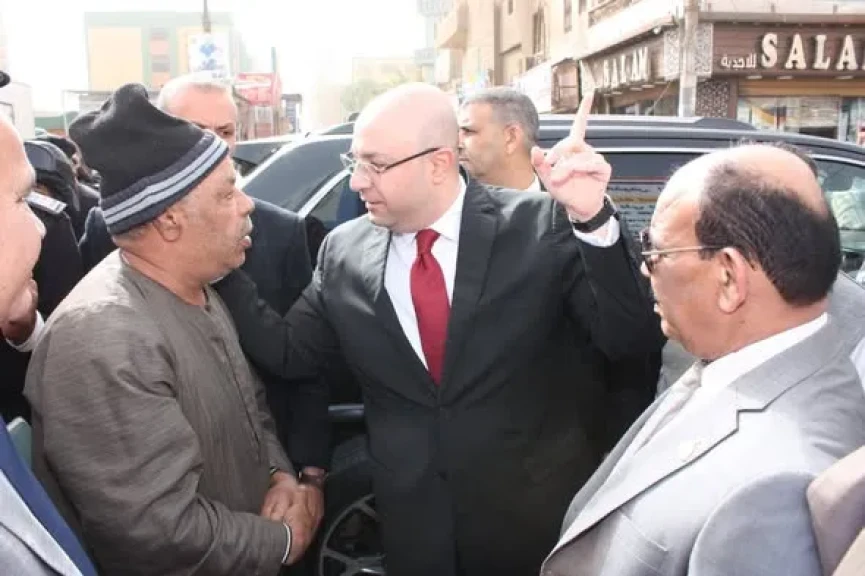 محافظ بني سويف يستمع لطلبات واحتياجات المواطنين