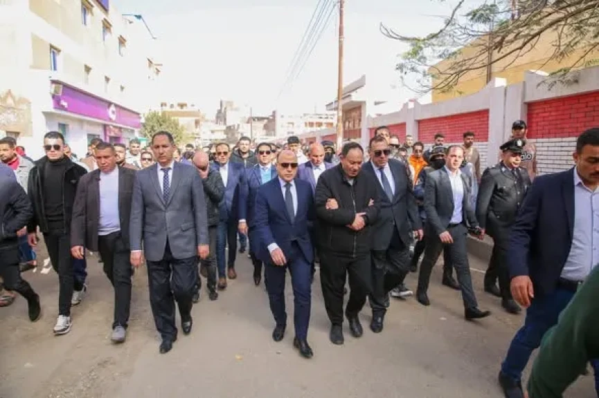محافظ كفرالشيخ يقدّم واجب العزاء في جنازة شهيد الواجب النقيب «عمر معاني» معاون مباحث مركز شرطة الحامول.. بمسقط رأسه بمدينة بيلا