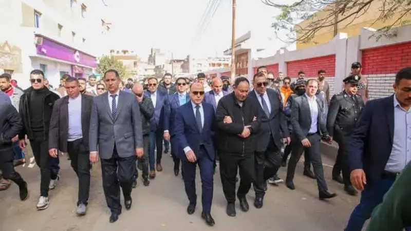 محافظ كفرالشيخ يقدّم واجب العزاء في جنازة شهيد الواجب النقيب «عمر معاني» معاون مباحث مركز شرطة الحامول.. بمسقط رأسه بمدينة بيلا