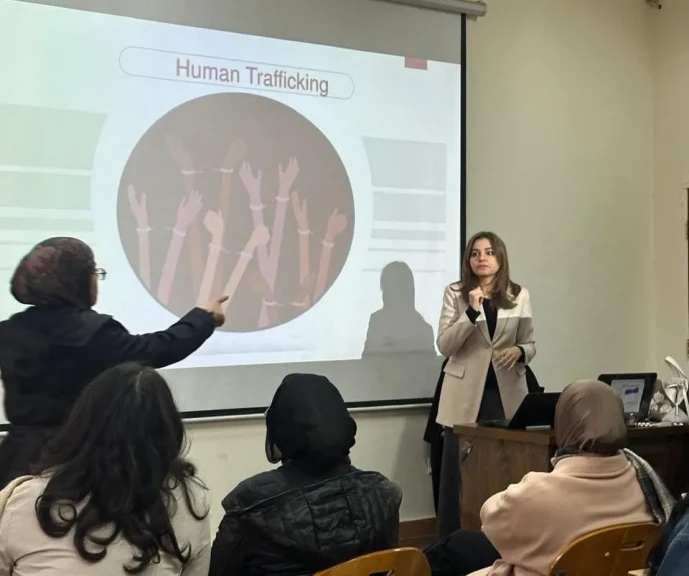 كلية طب المستنصرية ببغداد تقيم محاضرة توعوية عن مخاطر الاتجار بالبشر