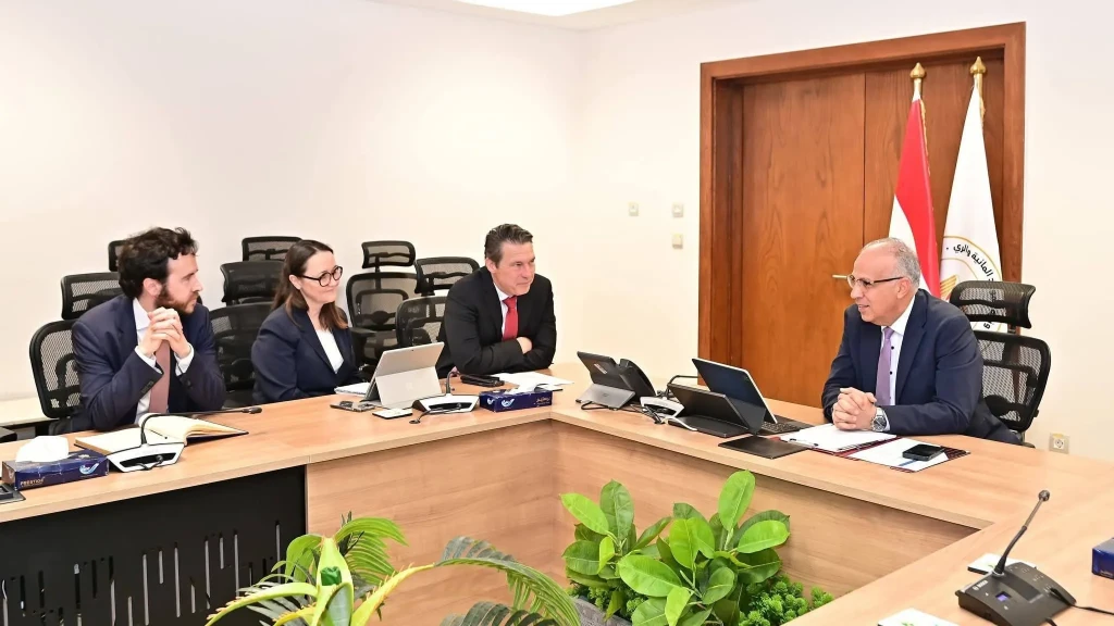 وزير الري يلتقى مدير البنية التحتية ومدير عام منطقة جنوب المتوسط ببنك التنمية والاعمار الأوروبي