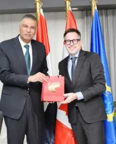 محافظ أسوان يستقبل سفير كندا ووفد منظمة الفاو الدولية