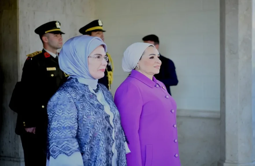 السيدة انتصار السيسي ترحب بزيارة أمينة أردوغان حرم رئيس جمهورية تركيا