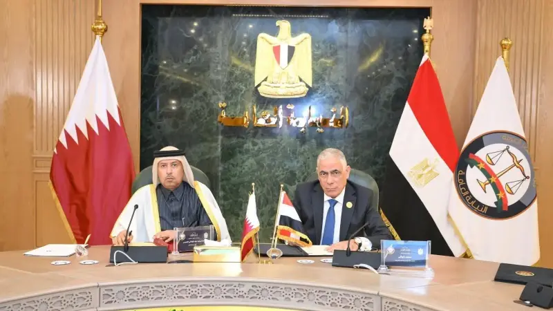 النائب العام يستقبل نظيره القطري ويشهدان توقيع مذكرة تعاون في مجال التدريب وبناء القدرات