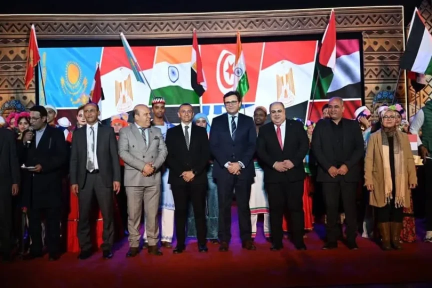 وزير الثقافة ومحافظ أسوان يفتتحان الدورة الثالثة عشرة لمهرجان أسوان الدولي للثقافة والفنون