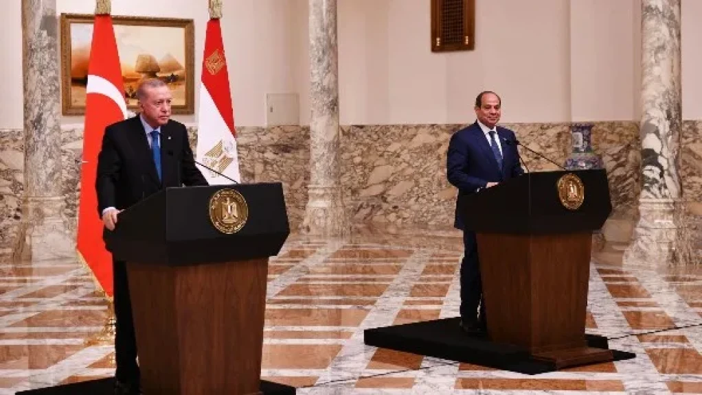 الرئيس السيسي وقرينته يودعان الرئيس التركي وقرينته في ختام زيارته لمصر