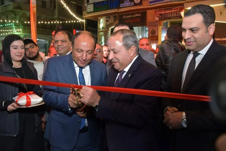 محافظ بورسعيد يفتتح معرض ”رمضان الخير” الذي ينظمه حزب الشعب الجمهوري بالثلاثيني