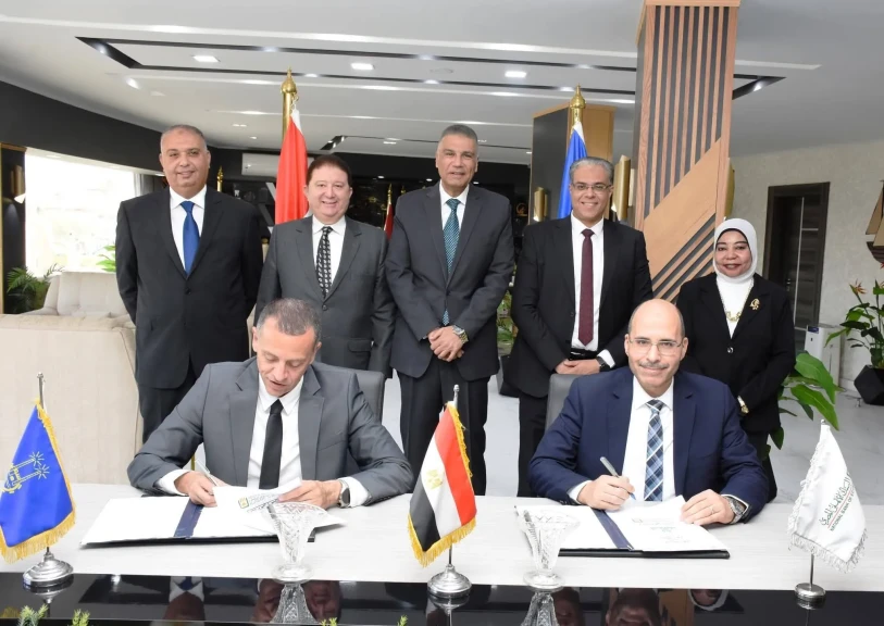 محافظ أسوان يشهد مراسم توقيع تجديد عقد الإتفاق بين المحافظة والبنك الأهلى المصرى