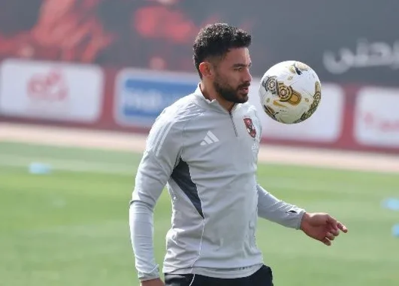 ياسر إبراهيم ينتظم في التدريبات الجماعية للنادي الأهلي