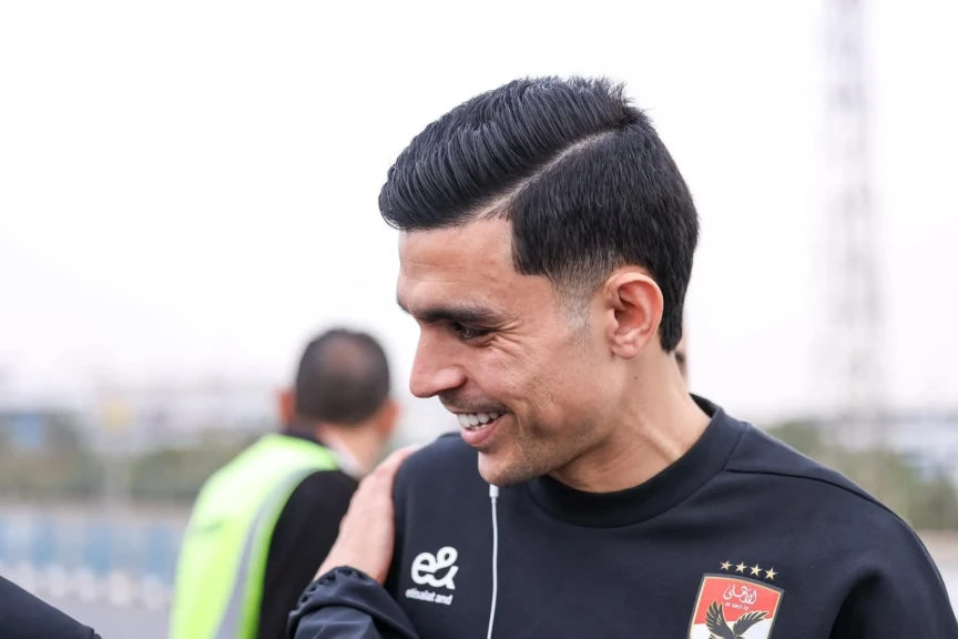 بعثة الأهلي تغادر القاهرة في طريقها للجزائر